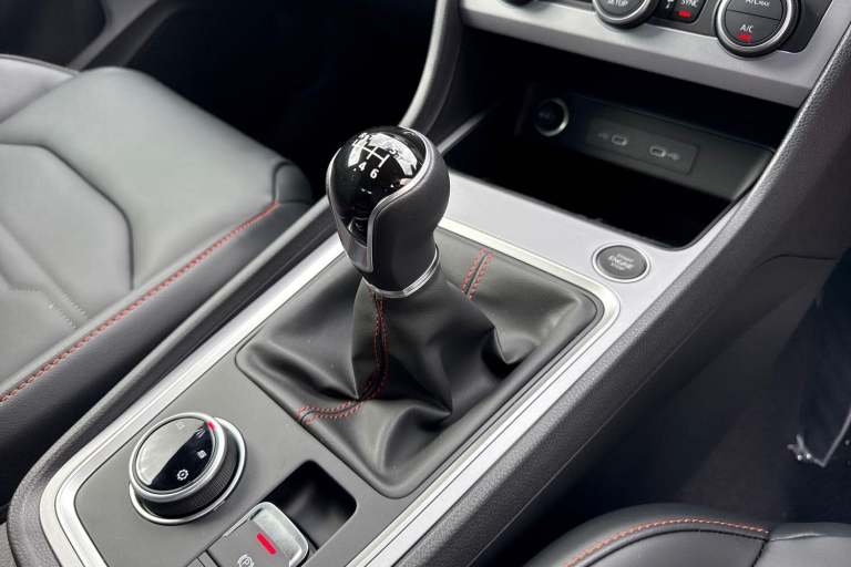 2025 SEAT Ateca 1.5 TSI EVO FR Black Edition Euro 6 (s/s) 5dr SUV PETROL Manual