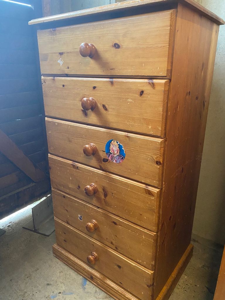 Solid wood chest of drawers 