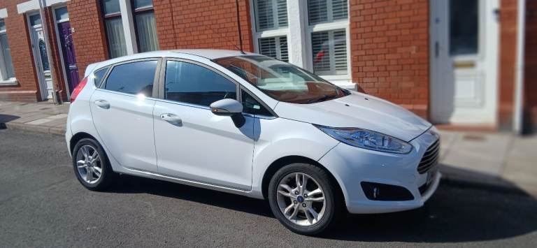 Ford, FIESTA, Hatchback, 2015, Manual, 1241 (cc), 5 doors