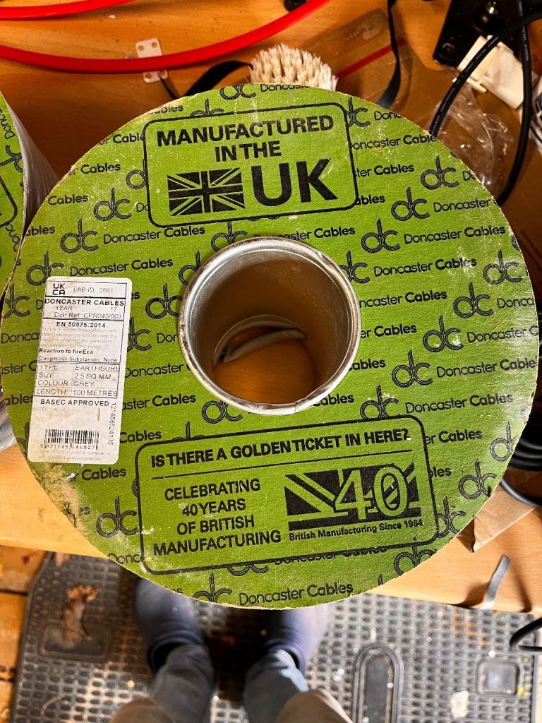 Doncaster earthsure twin & earth cable 2.5mm 100m reel