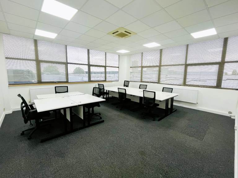 Large Office / Beauty Studio to Rent In Park Royal NW10