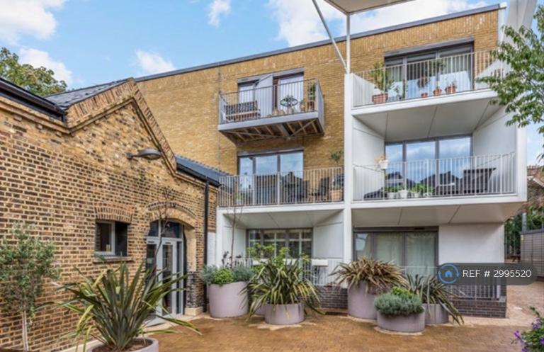 2 bedroom flat in Caledonian Road, London, N1 (2 bed) (#2995520)