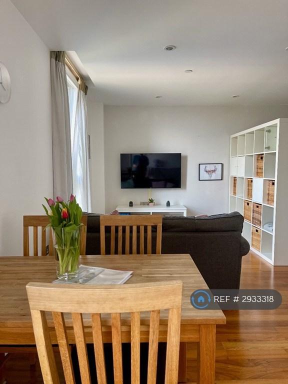 1 bedroom flat in The Hayes, Cardiff, CF10 (1 bed) (#2933318)