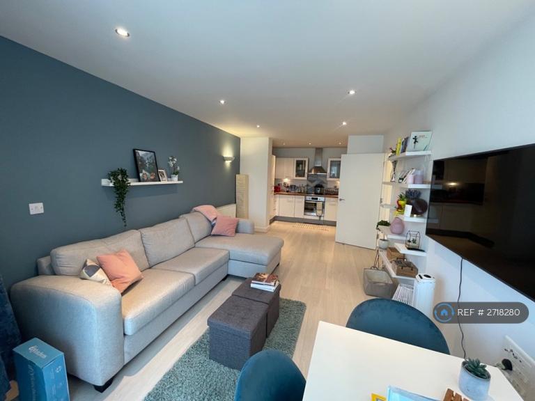 1 bedroom flat in Alaska Apartments, London, E16 (1 bed) (#2718280)