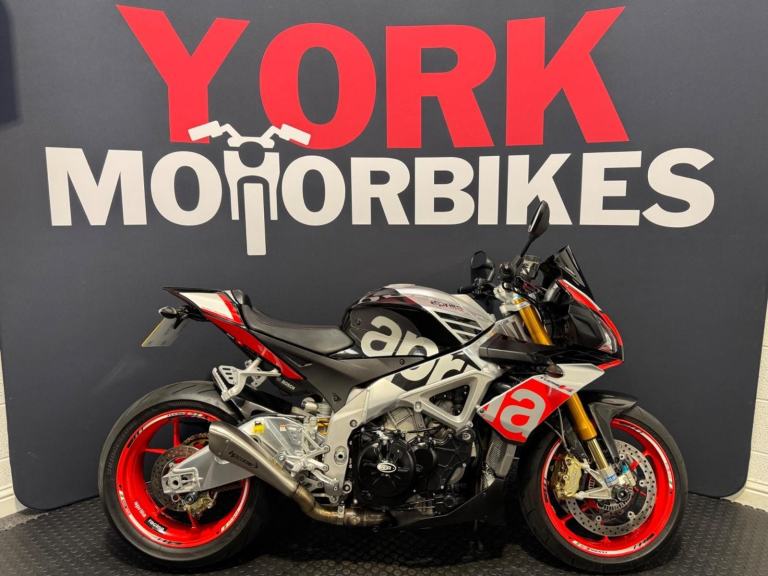 2015 Aprilia Tuono 1100 V4 1100 Factory Naked Petrol Manual (175 ps)