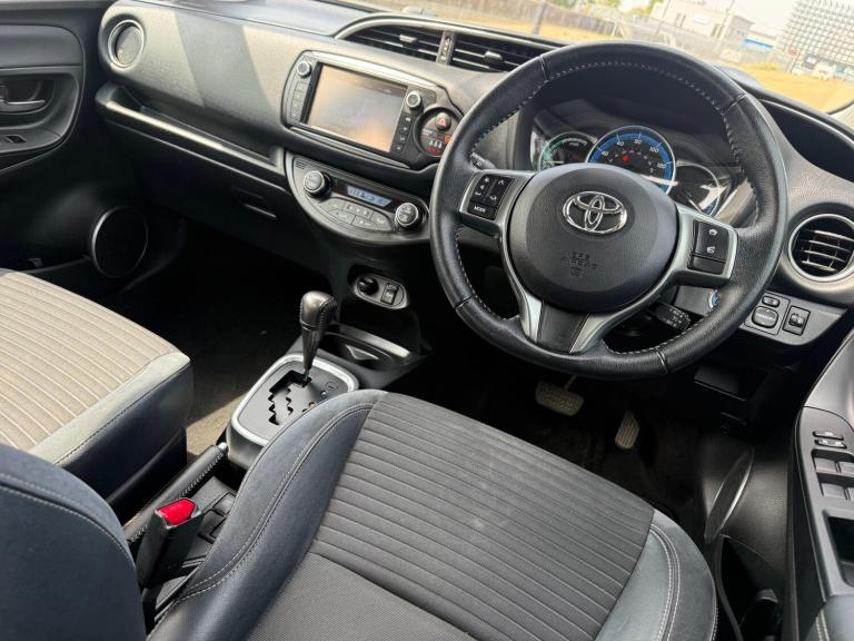 2015 Toyota Yaris 1.5 VVT-h Excel E-CVT Euro 6 5dr (15in Alloy) HATCHBACK Petrol/Electric Hybrid ...