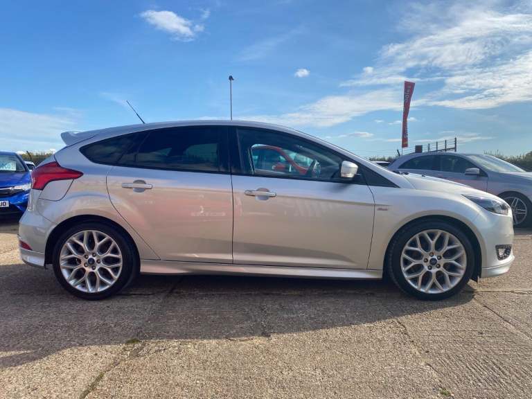 FORD FOCUS 1.5 ST-LINE DIESEL VERY GOOD CONDITION NEW CAMBELT KIT SERVICE MOT