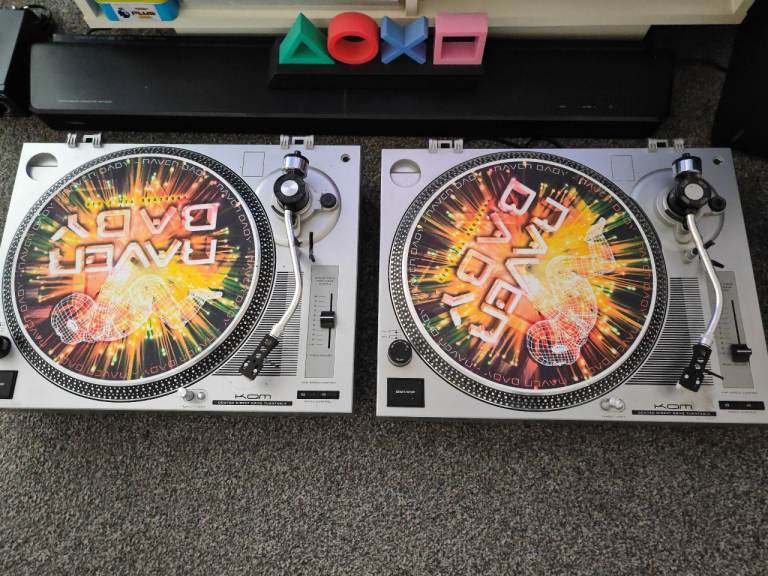 2x turntables and amp 