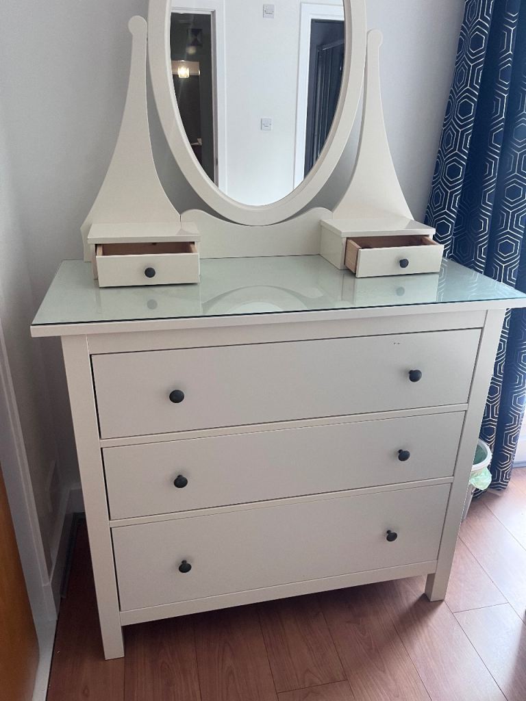 Bedroom chest of drawers with fixed mirror 