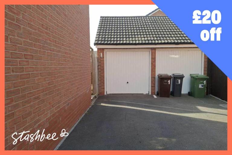 Garage to rent in Birmingham (B37) | Stashbee
