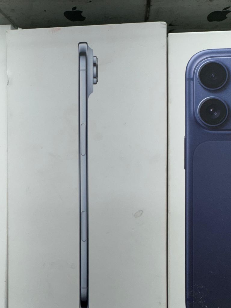 iPhone 17 Air BRAND NEW BOX ONE YEAR OFFICIAL WARRANTY 