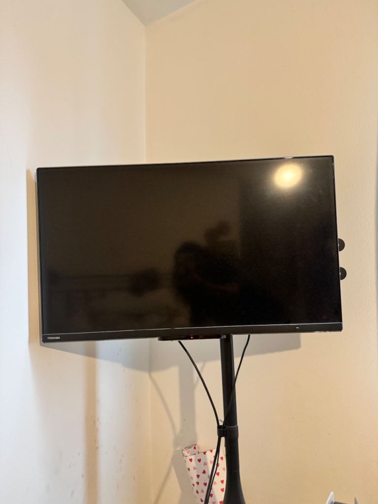 Toshiba Smart LED TV – Modern Slim Bezel Design