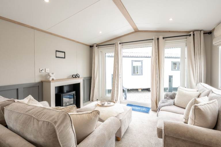 Rare 4 bedroom caravan at Haven seton sands nr Edinburgh - priavate drive and deck available 