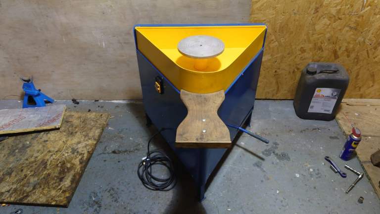 Electric pottery wheel 