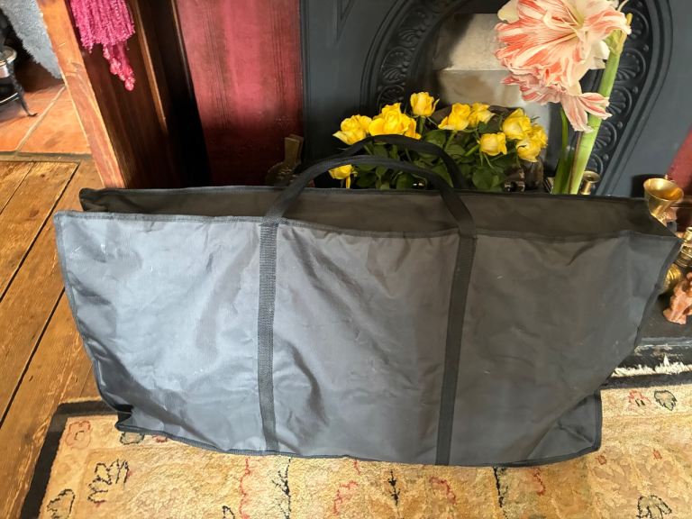 Folding manicure table