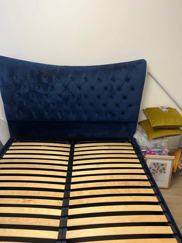 King size bed 