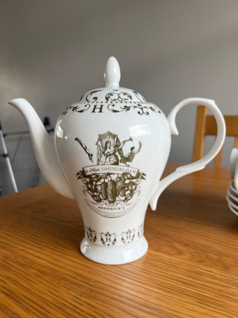 Hendrick's Gin Teapot and Cups Set – As Good As New