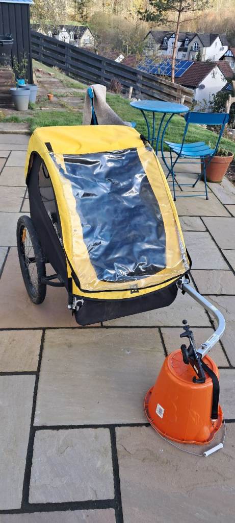 Burley Bee Two Seater with standard and classic hitches