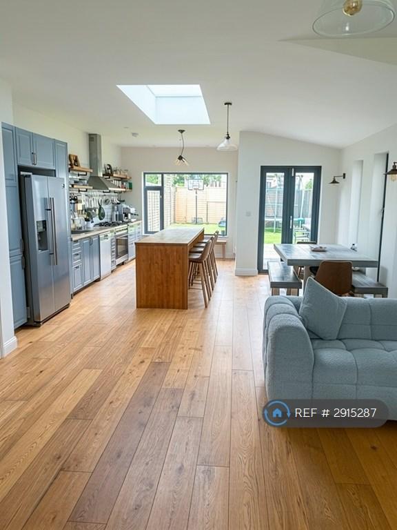 4 bedroom house in Squires Lane, London, N3 (4 bed) (#2915287)