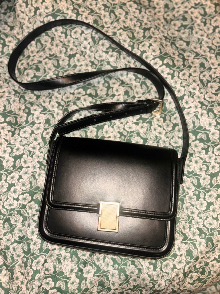 Black handbag 