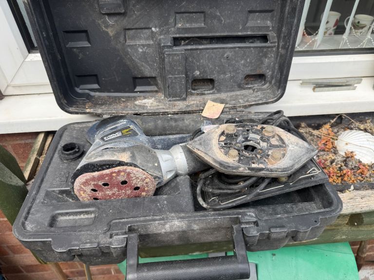 Black & Decker Detail Sander in Carry Case – Fair Condition