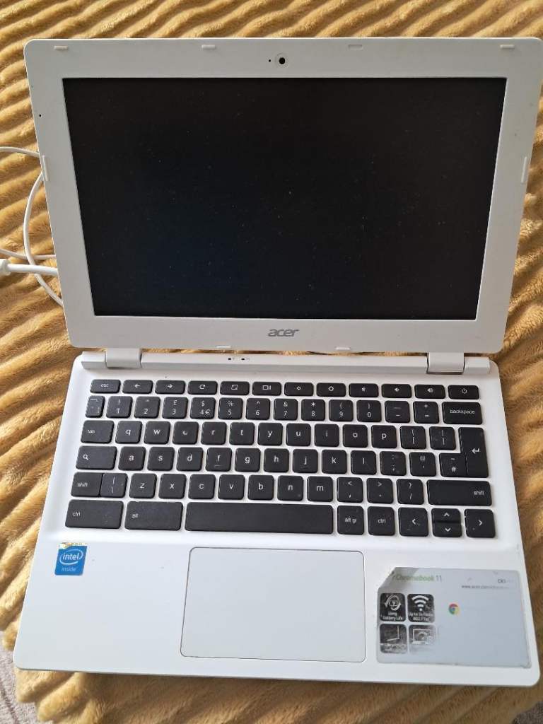 Acer Chromebook Laptop – Good Condition, White