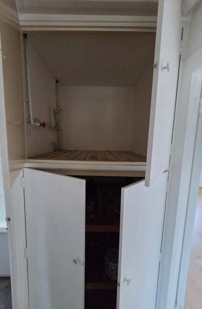 Sutton Hall Road - 2 Bedroom Maisonette For Rent