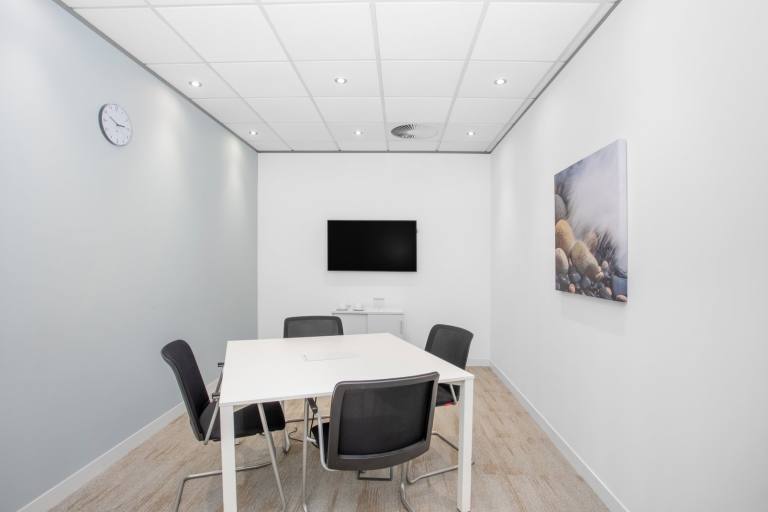 London - EN3 7GD \ Office Space for Rent with 4 Desks