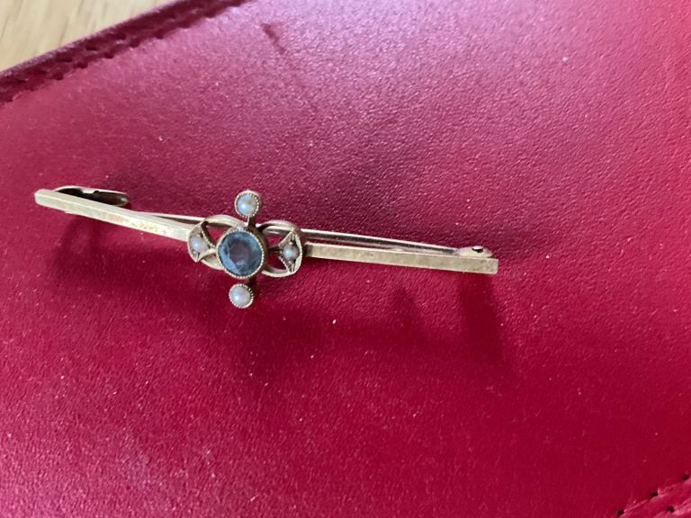 Victorian gold and pearl brooch