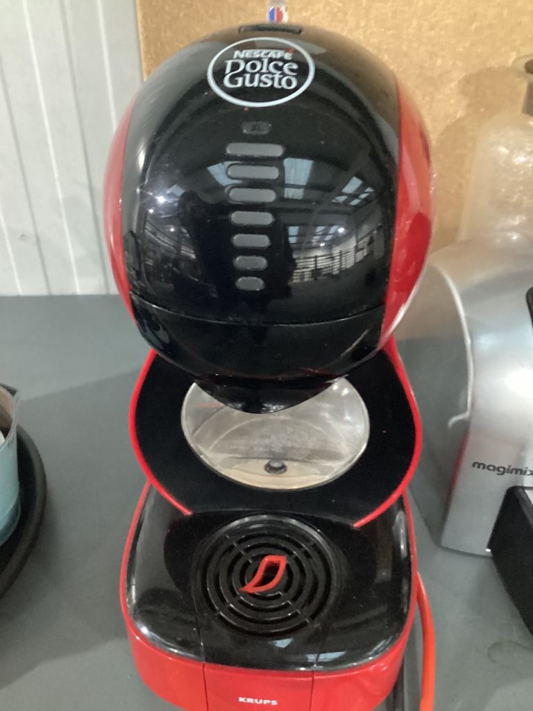 NESCAFÉ dolce gusto coffee machine