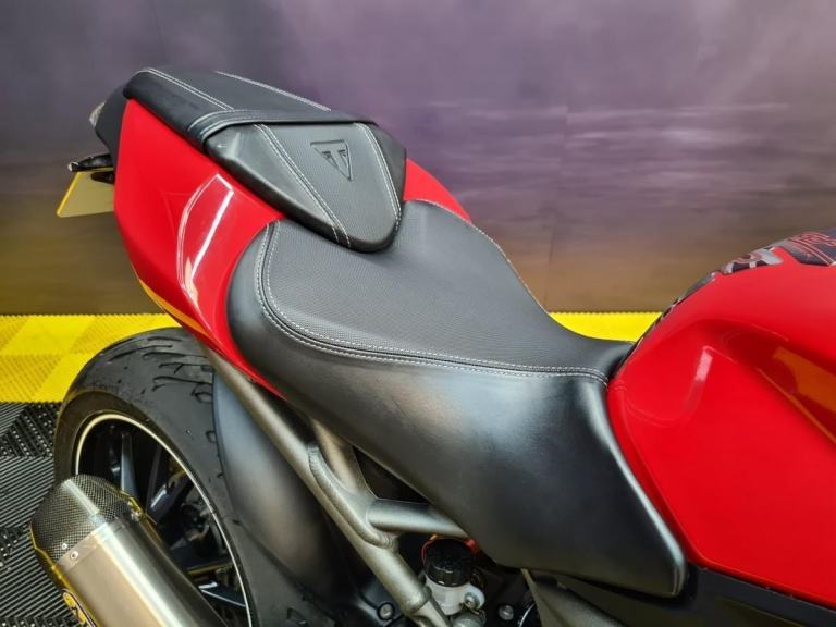 Triumph Speed Triple S 1050 Red