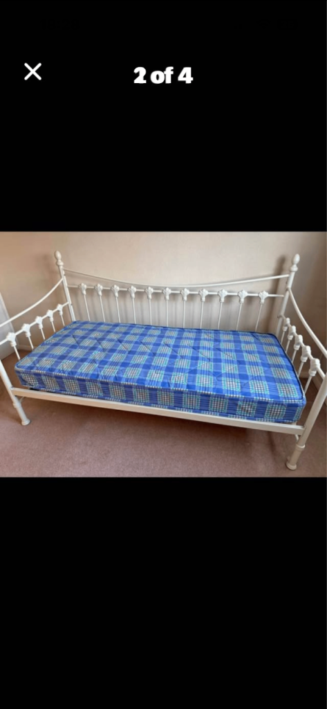 Metal day bed. Brand new. Been in storage after move.