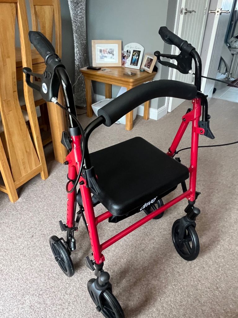  Rollator walking aid