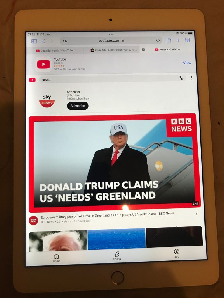 Apple iPad Air 2 32gb looks new fully works battery is getting old dies at 30 percent charge 