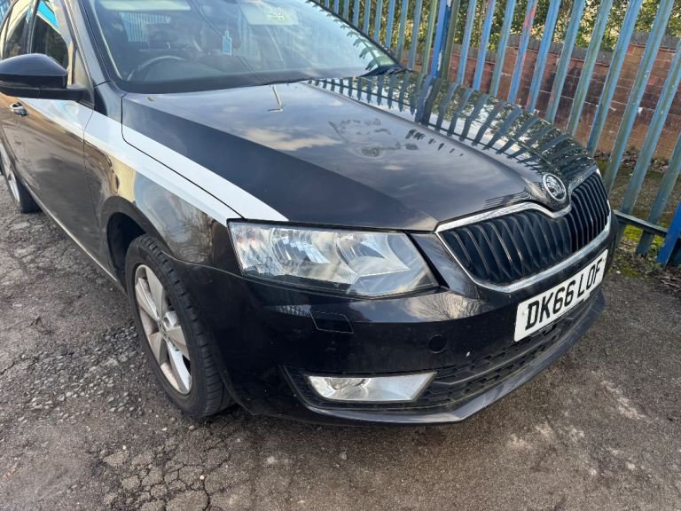 Skoda Octavia MK3 2.0 Tdi 2012-2020 HEADLIGHT HEADLAMP DRIVER SIDE  breaking whole car 