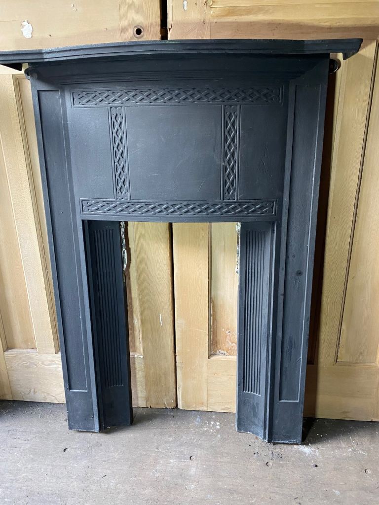 Edwardian / 1920’s cast iron fireplace 