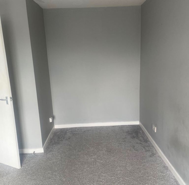 *1 BEDROOM SPACIOUS FLAT*