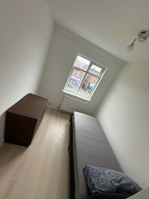 Single Room Available – Harrow