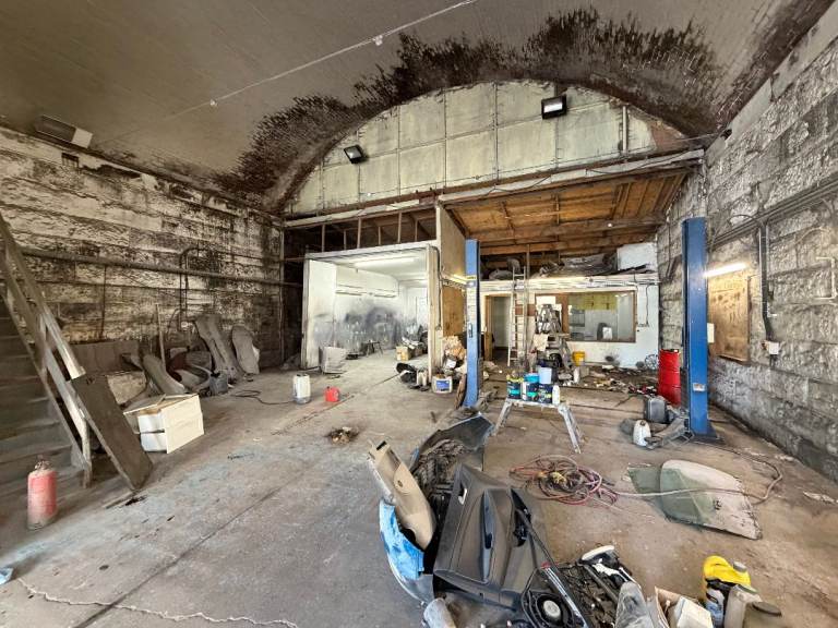 Industrial/ Garage/ Workshop/ Storage for RENT