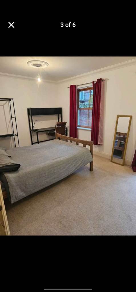 Warm room close to bus stop