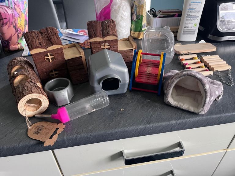 Random accessories for small animal cages