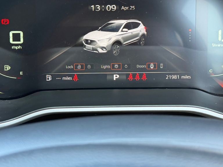 MG Motor UK, ZS, Hatchback, 2022, Semi-Auto, 999 (cc), 5 doors