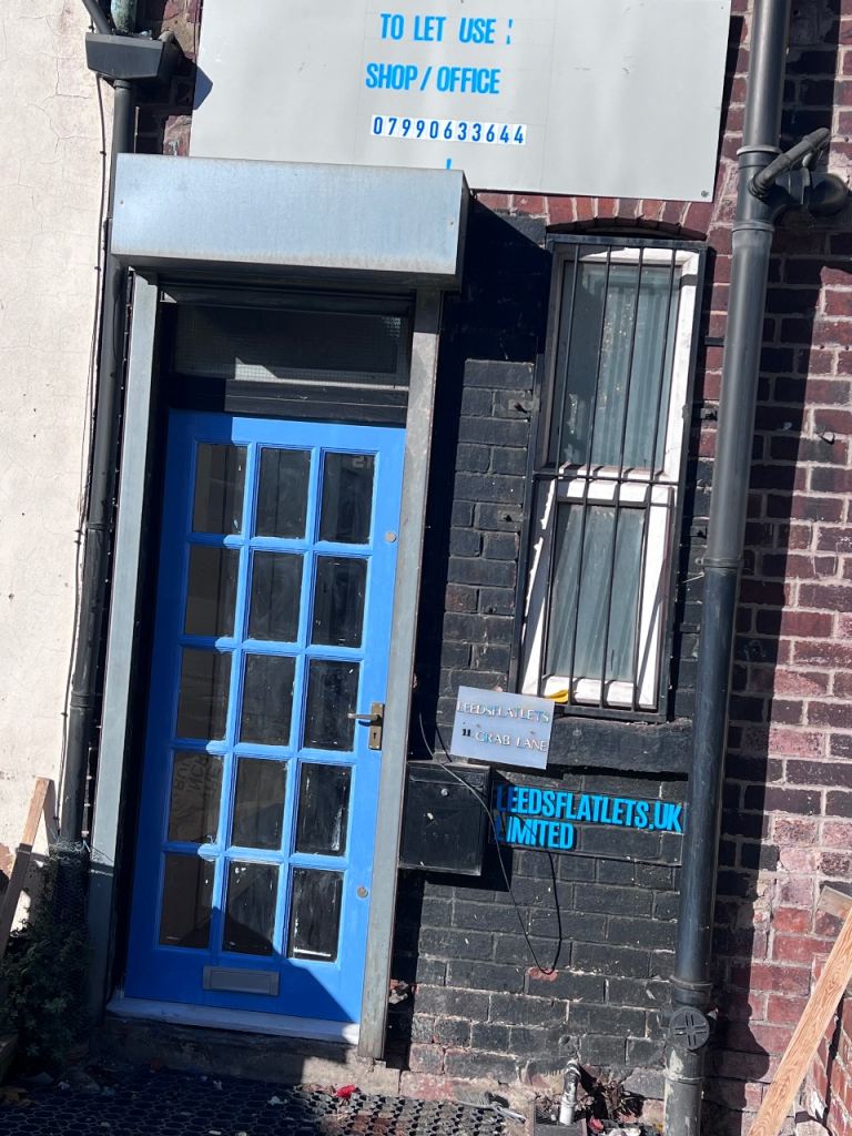 Small shop /Office Armley TO LET