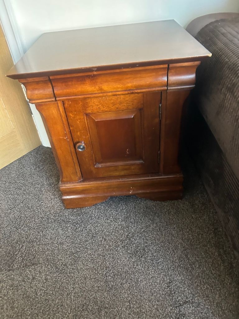 Small cabinet - Needs to go asap 