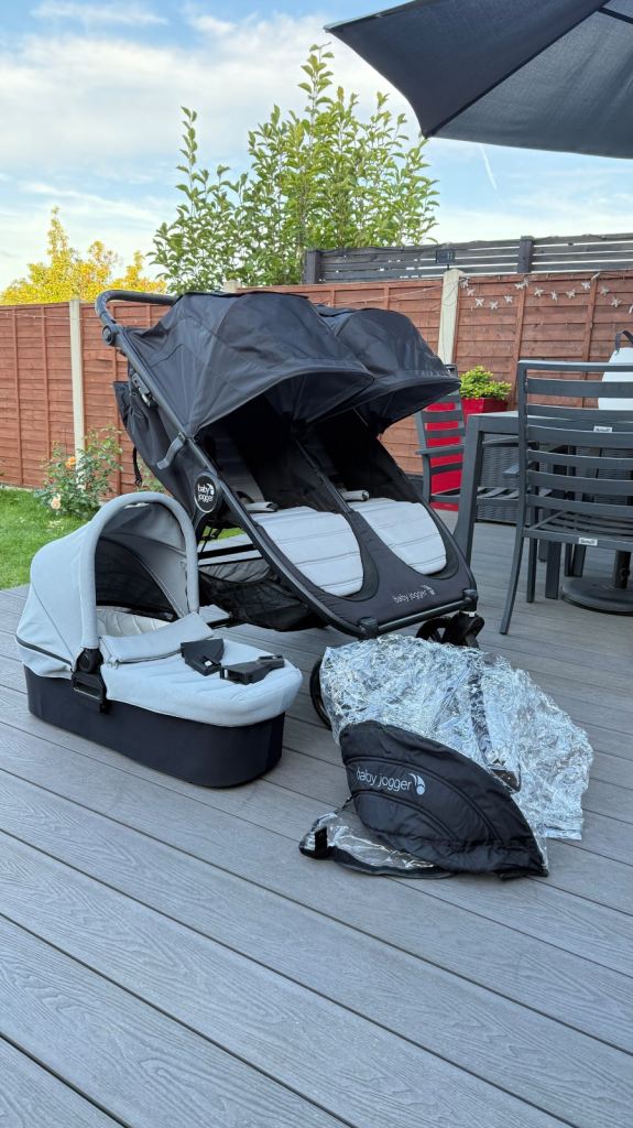 Baby Jogger City Mini GT2 double pram and carrycot 
