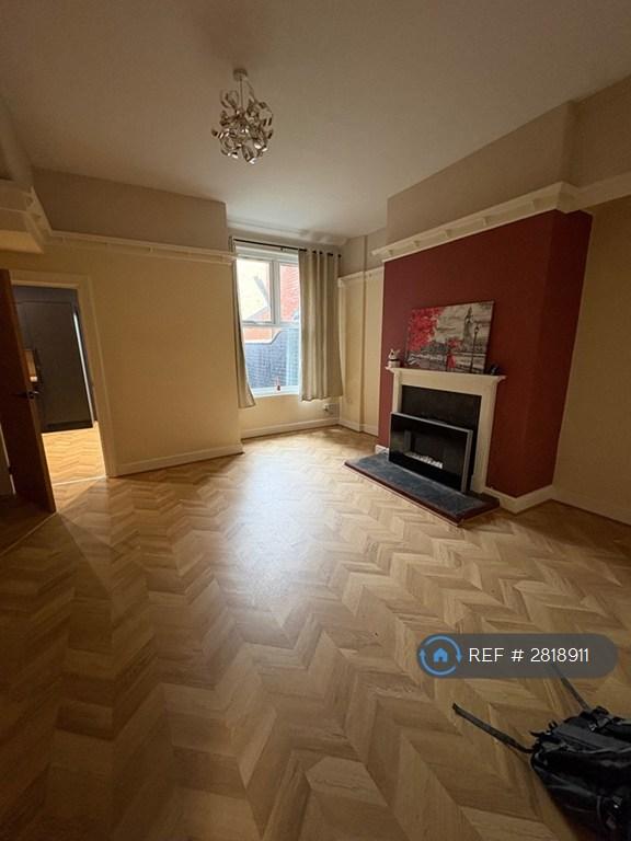 1 bedroom flat in Newton Drive, Blackpool, FY3 (1 bed) (#2818911)