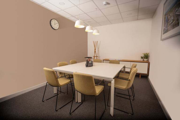 Stockton on Tees - TS17 6PT \ Office Space for Rent with 4 Desks