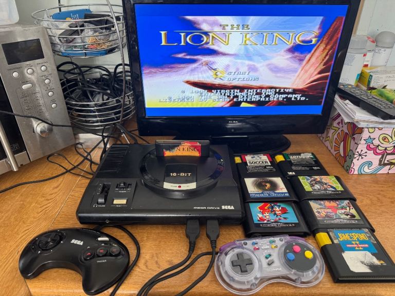 Sega megadrive console 2 controllers 10 games 