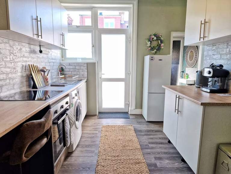 ground floor 1 bedroom garden flat Nw11 