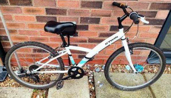 B Twin Kids Teenage Mountain Bike 